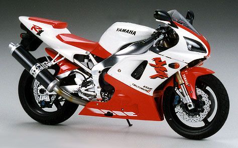 YAMAHA YZF-R1 1/12