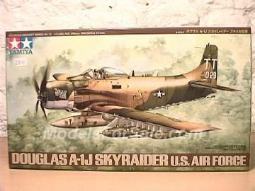 DOUGLAS A-1J SKYRAIDER US AIRFORCE 1/48