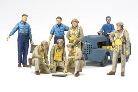 WWII US NAVY PILOTS W ITH MOTO-TUG 1/48